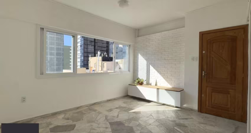 APARTAMENTO 2 DORMITÓRIOS REFORMADO COM LINDA VISTA NO CENTRO HISTÓRICO