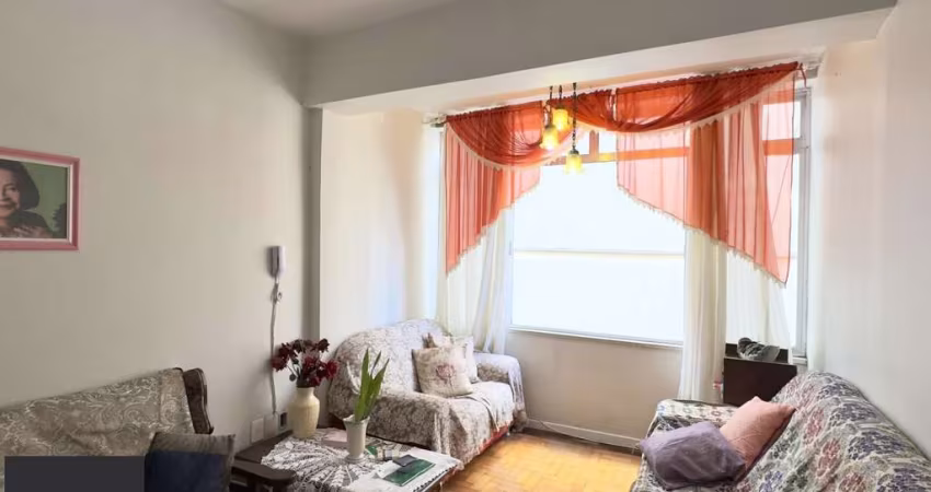 Apartamento 2 dormitórios com pátio