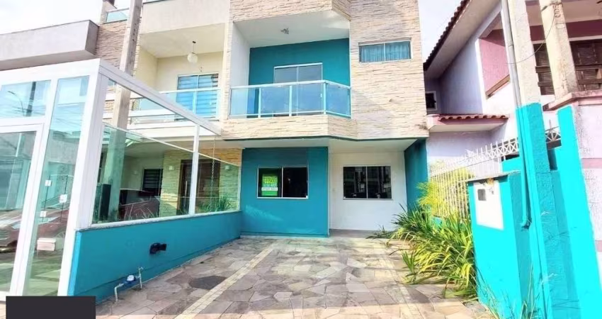 Casa à venda na Hípica, 3 dormitórios, suíte com closet, sótão com churrasqueira e terraço, condomínio fechado com lazer