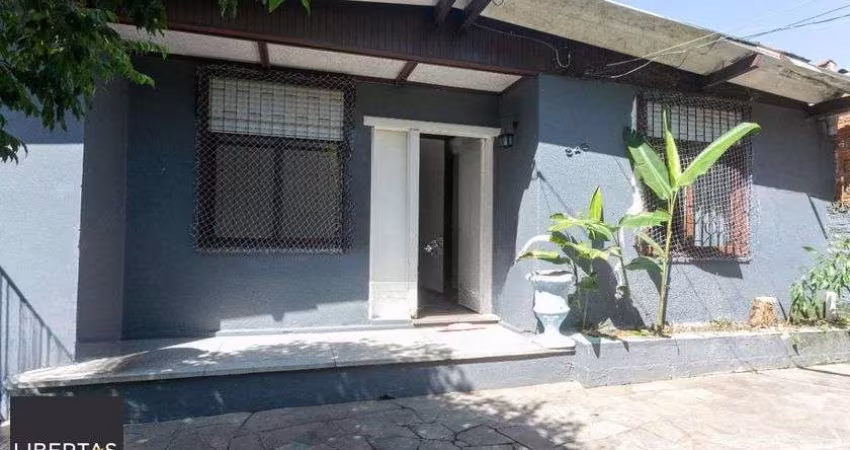 Casa com 3 dormitórios e 2 vagas no Bairro Parque dos Maias