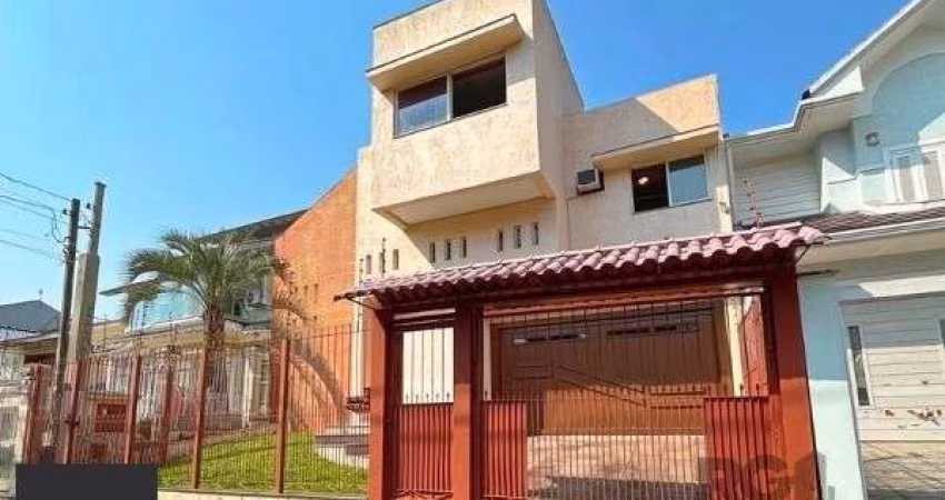 Casa em Porto Alegre, no bairro Nonoai, com 4 dormitório(s), à venda.