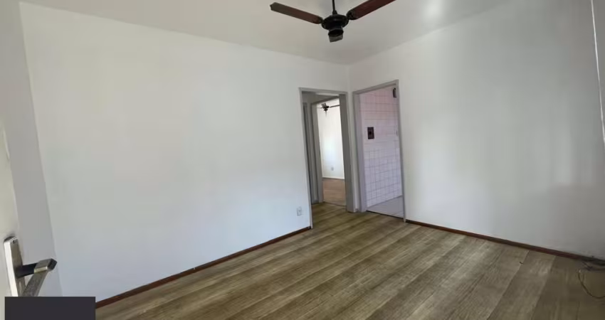 Apartamento 02 dormitórios bairro Menino Deus .