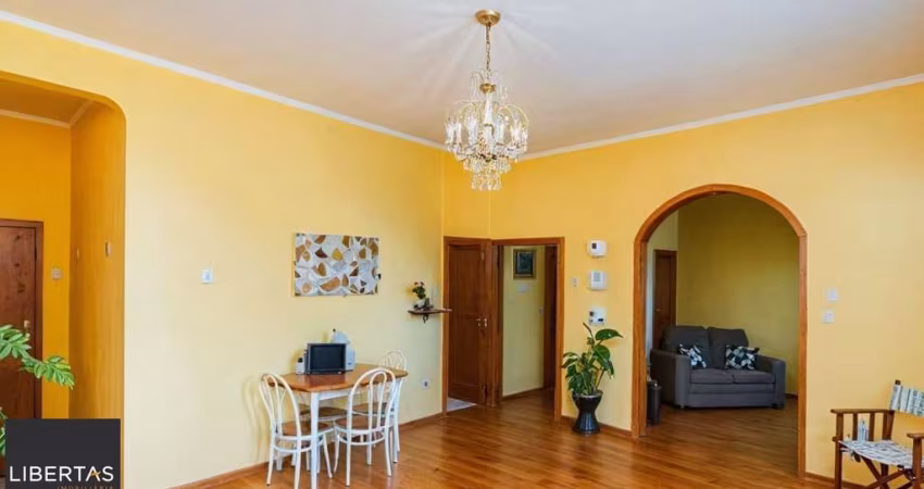 Vende-se amplo apartamento com 3 quartos(1 suíte), 95m² e sacada - Petrópolis