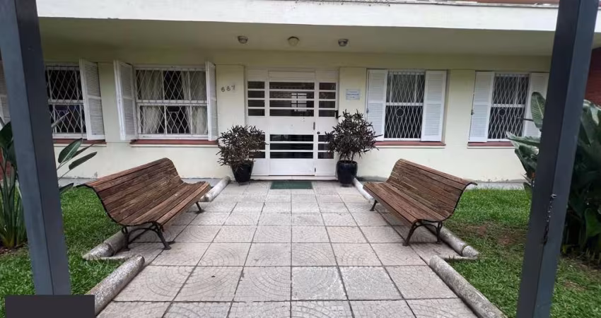 Apartamento 3 dormitórios, sacada em 107m2 no bairro Menino Deus