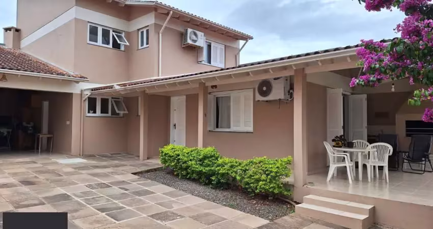 Casa com 3 quartos à venda na Rua César de Castro, 163, Teresópolis, Porto Alegre