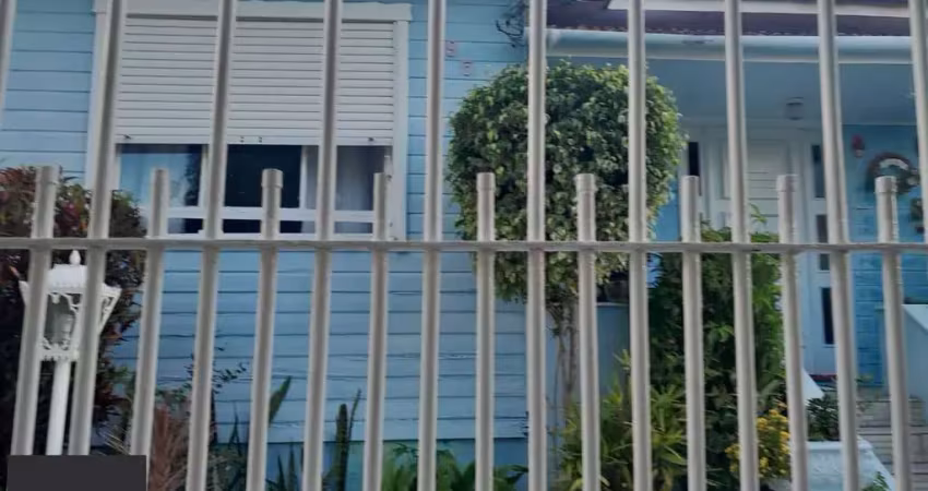 Casa com 3 quartos à venda na Rua São Francisco, 595, Santana, Porto Alegre