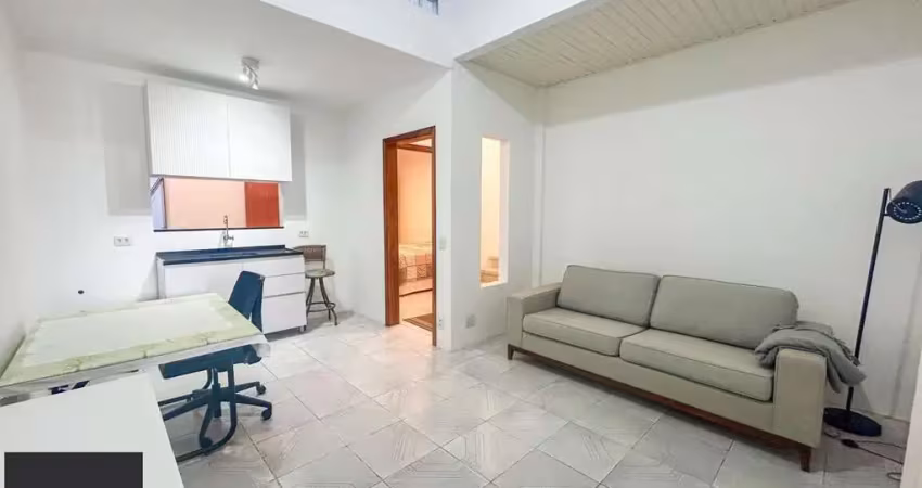 Apartamento de 1 dormitório, suíte ampla, semimobiliado, com pátio privativo no bairro mont serrat.