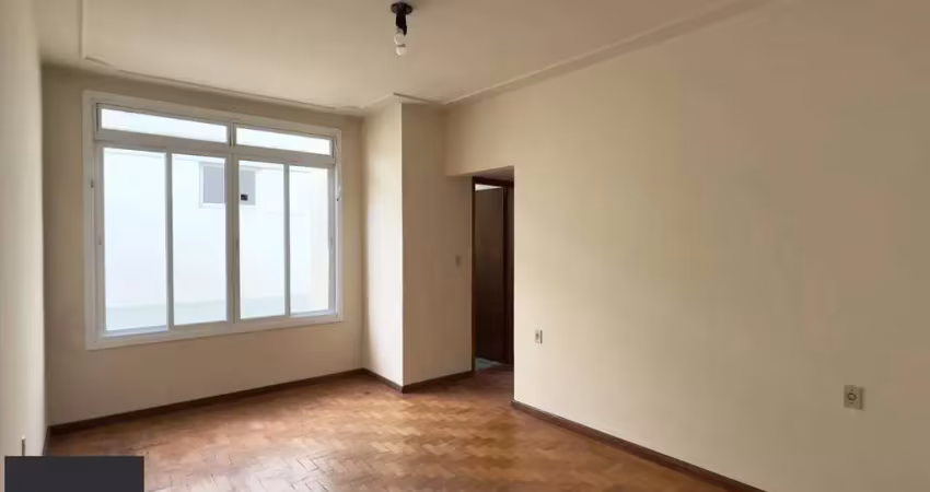 Apartamento 2 dormitórios com peças amplas no bairro praia de belas