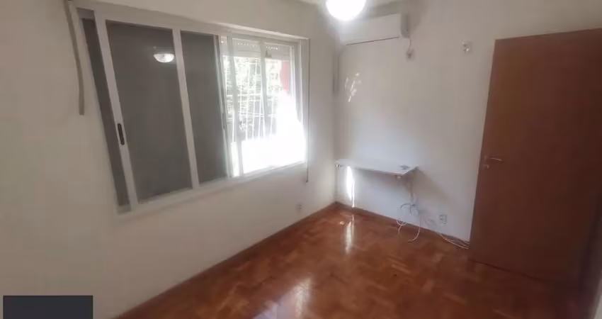 Apartamento mobiliado no bom fim de 2 dormitórios desocupado