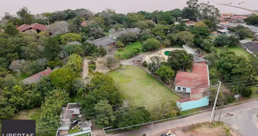 Terreno com edificações para múltiplos negócios lucrativos.
