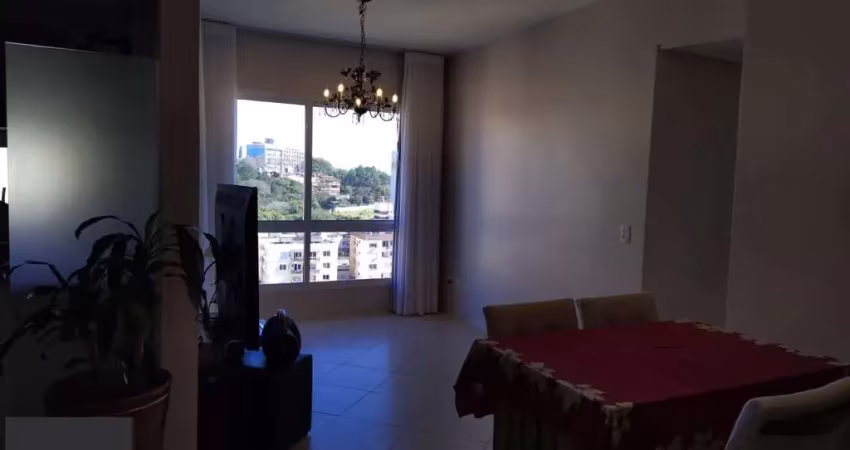 Cobertura de 3 dormitórios, 1 suíte, 2 vagas escrituradas e vista para o guaíba.