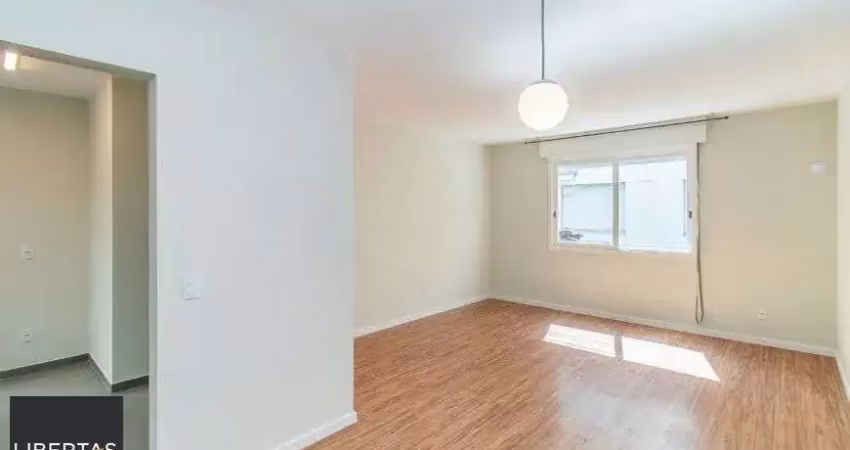 Apartamento reformado com 2 dormitórios e 1 vaga coberta - mont serrat