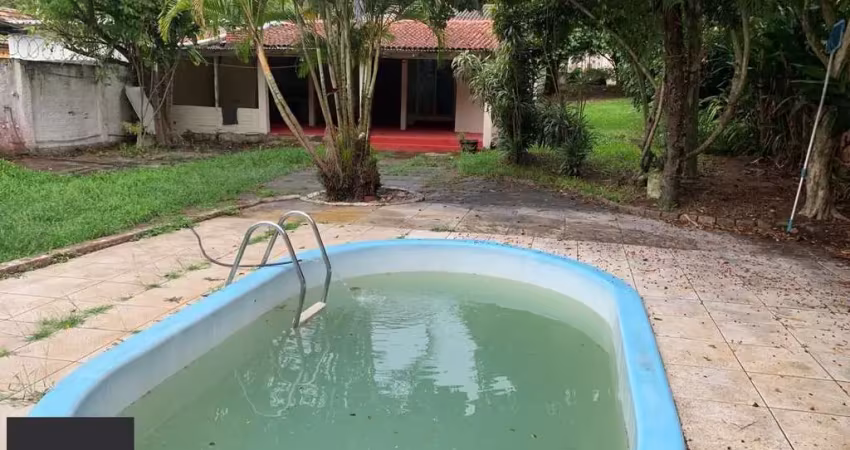 Sossego e natureza em porto alegre: 3 quartos, piscina e quase 2000m² de área