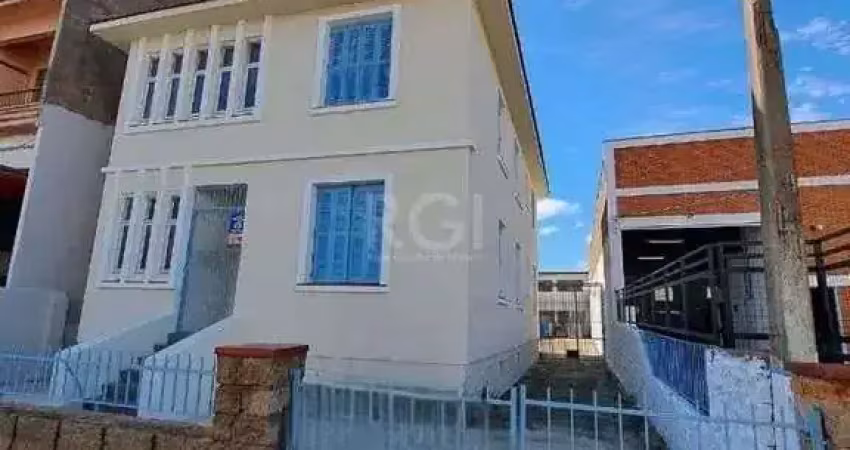 Casa com 3 quartos para alugar na Rua Conselheiro Travassos, 206, São Geraldo, Porto Alegre