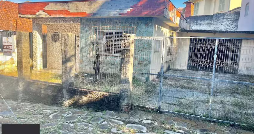 Casa no passo da areia, precisa reformas, terreno de 270 m²
