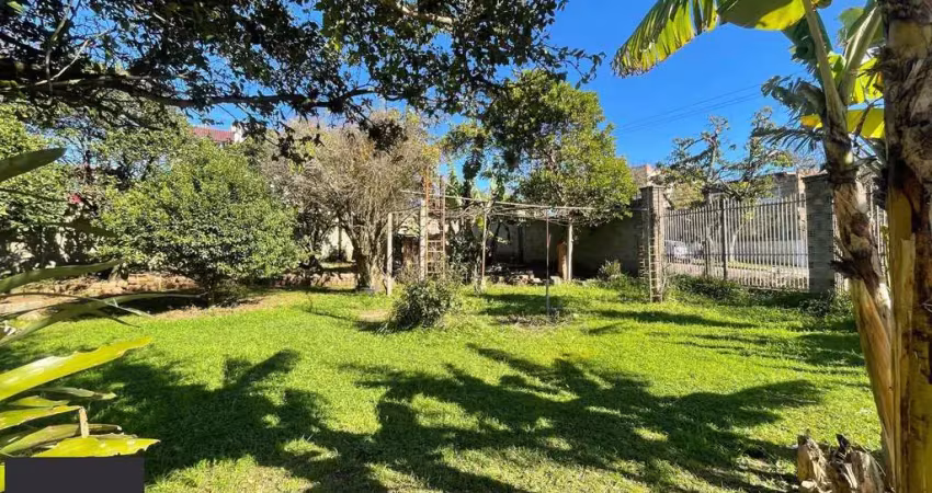 Terreno de esquina, com 429m², está situado no coração do bairro medianeira