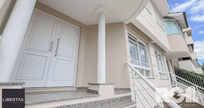 Linda casa de 282 m2 com 4 dormitórios, sendo 3 suítes e a suíte master no chácara das pedras.