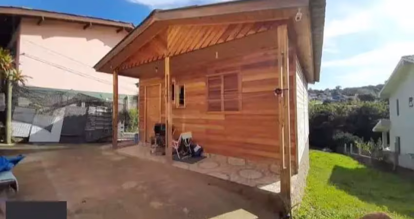 Terreno com 2 casas pré-fabricadas recém-construídas