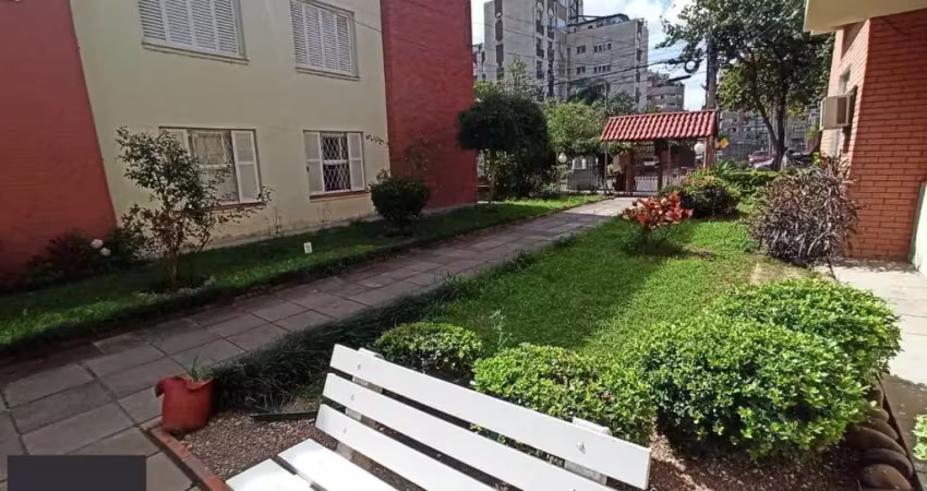 Apartamento reformado de 2 dormitórios com sacada no menino deus, porto alegre