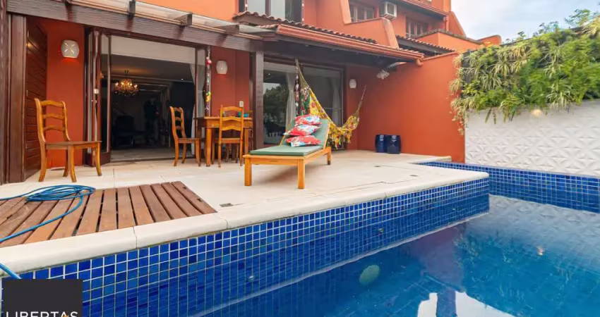 Casa em condomínio fechado a venda no bairro três figueiras.