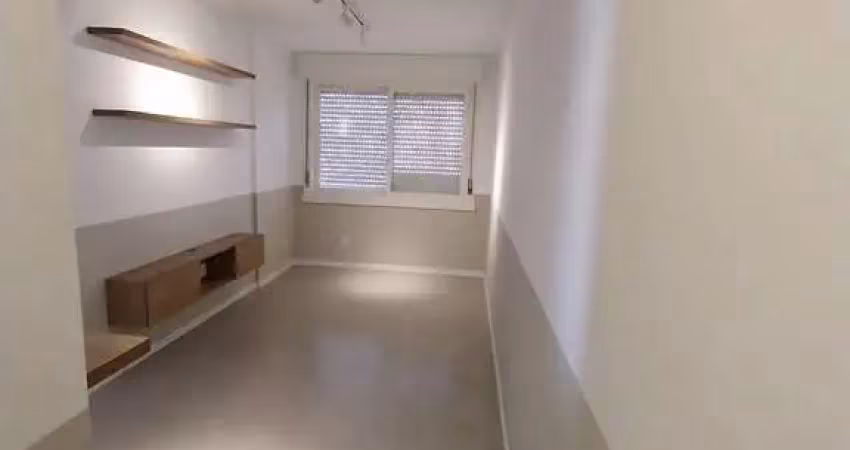 Apartamento 1d, reformado com box coberto escriturado.