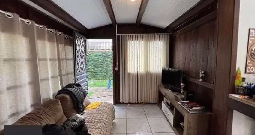 Terreno medindo 11 x 39,66 com 2 casas de alvenaria