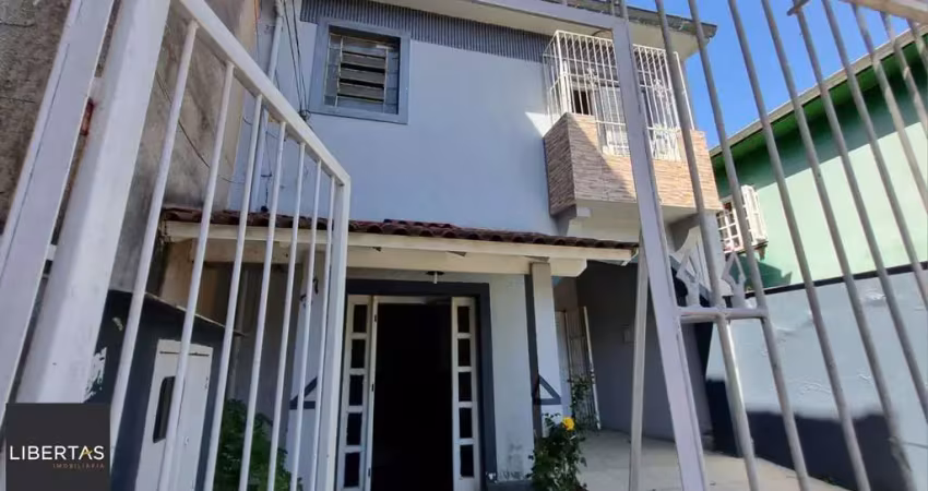 Casa residencial de 2 pisos com  3 dormitórios , 2 banheiros + 1anexo com 2 aptos jks , construído nos fundos do terreno no bairro cidade baixa/azenha em porto alegre/rs.