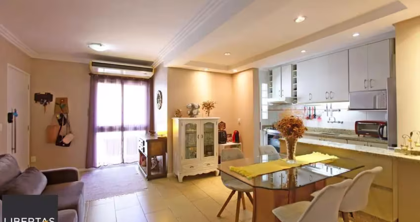 Vende cobertura: piso inferior:  02 dormitórios, 02 banheiros, living 2 ambientes, cozinha americana.