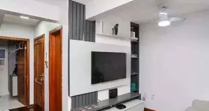 Casa em condomínio com 3 quartos, piscina, quintal e 2 vagas