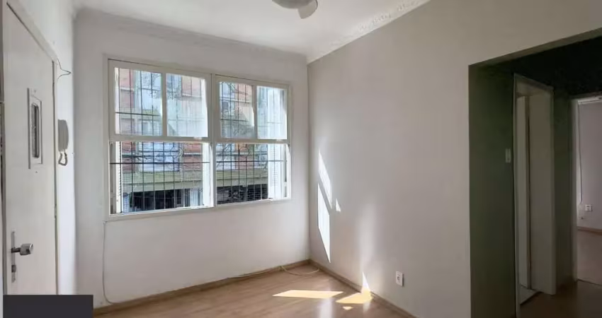 Apartamento reformado de 1 dormitório ensolarado e amplo no centro histórico