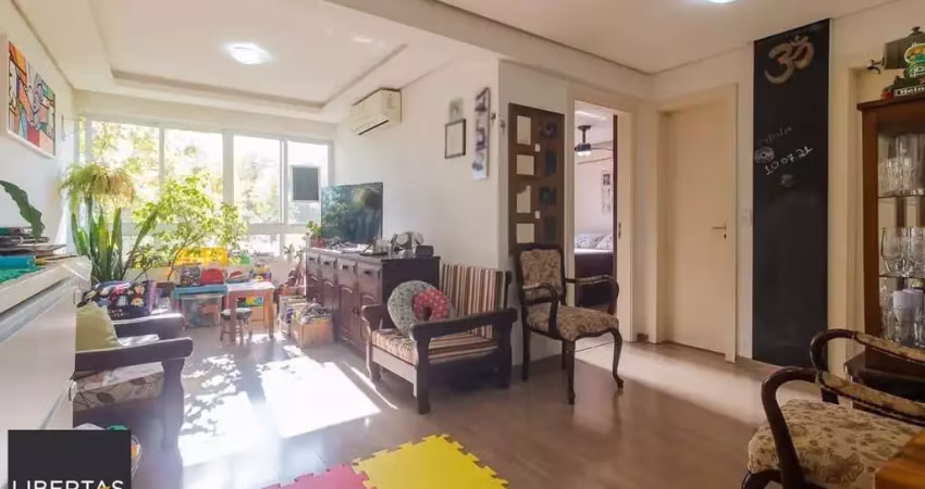 Apartamento com 2 dormitórios, suíte e churrasqueira.