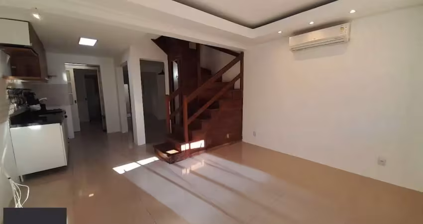 Casa em condomínio com 2 suítes, split, 1 vaga de garagem
