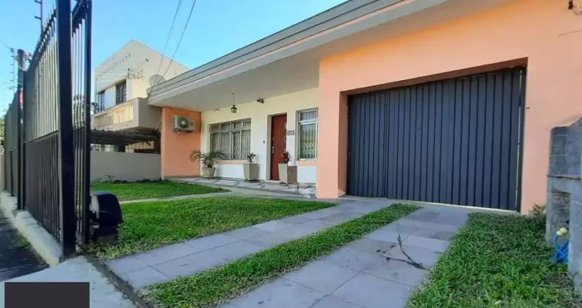 Casa com 4 quartos à venda na Avenida Clemenciano Barnasque, 368, Teresópolis, Porto Alegre