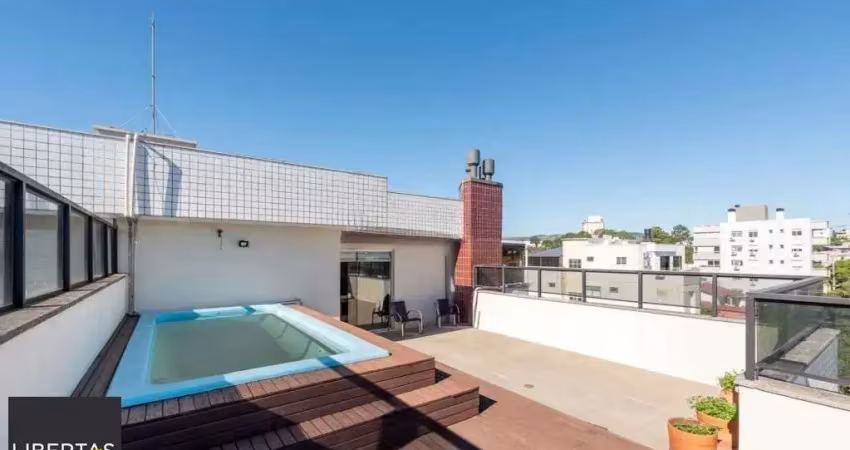 Cobertura com 3 dormitórios, suíte, piscina e churrasqueira.