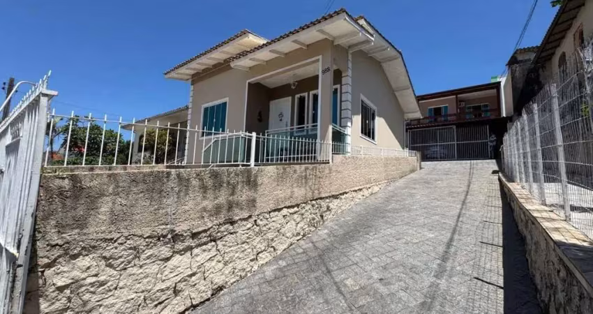 Casa com 4 quartos à venda na Rua Moura, 988, Barreiros, São José