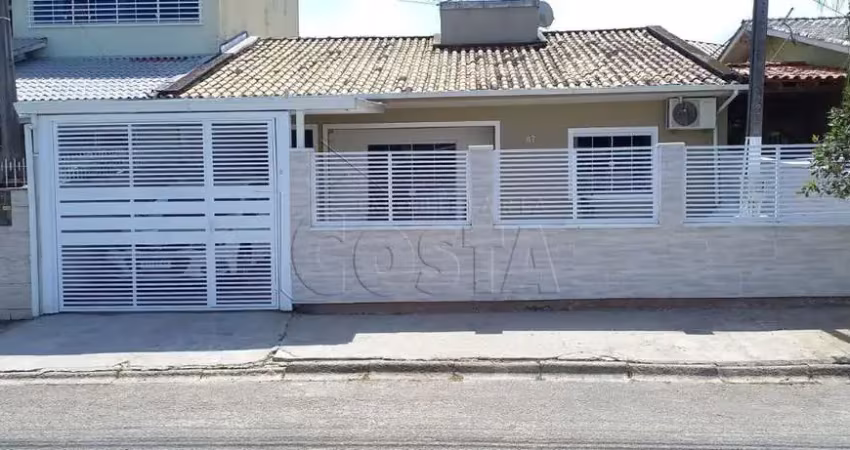 Casa com 2 quartos à venda na Rua das Perobas, 87, Madri, Palhoça