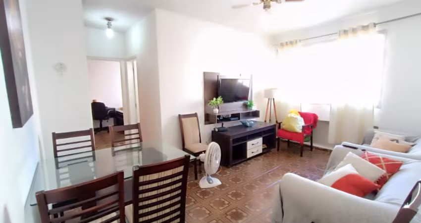 UM DORMITÓRIO COM 2 BANHEIROS E VAGA DEMARCADA NA QUADRA DA PRAIA NO EMBARÉ!