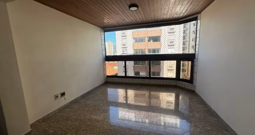 3 dormitórios 2 vagas em localização privilegiada na ponta da praia