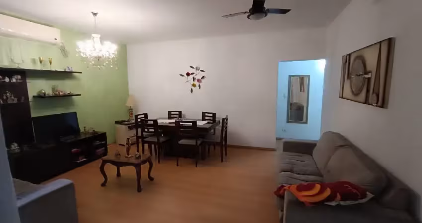 3 dormitórios, terceiro revertido meia quadra da praia no embaré!
