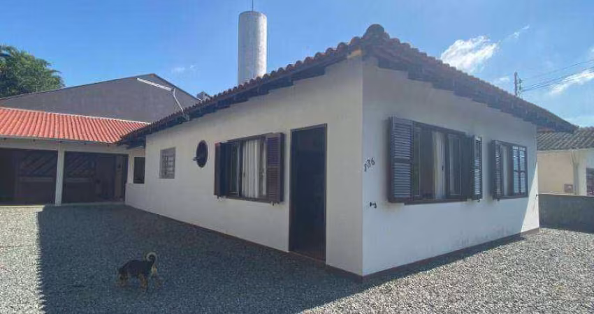 Casa com 3 dormitórios à venda, 151 m² por R$ 650.000,00 - Santo Antônio - Joinville/SC
