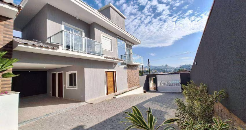 Casa com 3 dormitórios à venda, 131 m² por R$ 830.000,00 - Floresta - Joinville/SC