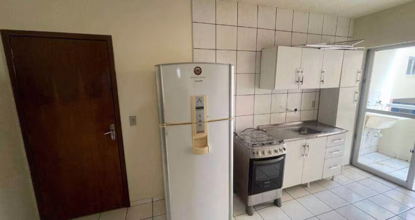 Apartamento com 3 dormitórios para alugar, 63 m² por R$ 1.800 + taxas/mês - Bom Retiro - Joinville/SC