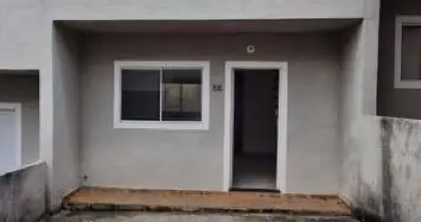 Casa para Venda em Pinhalzinho, 2 dormitórios, 2 banheiros, 1 vaga