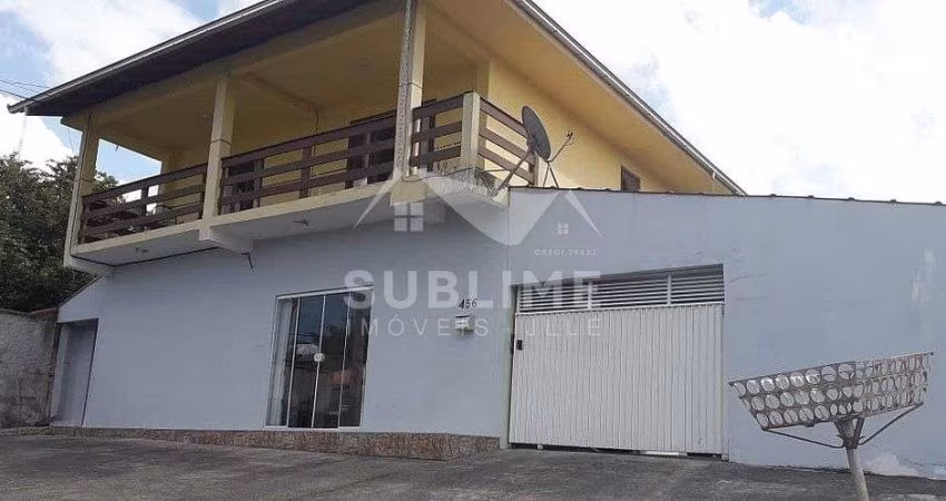 Sobrado com Sala Comercial no Bairro Vila Nova