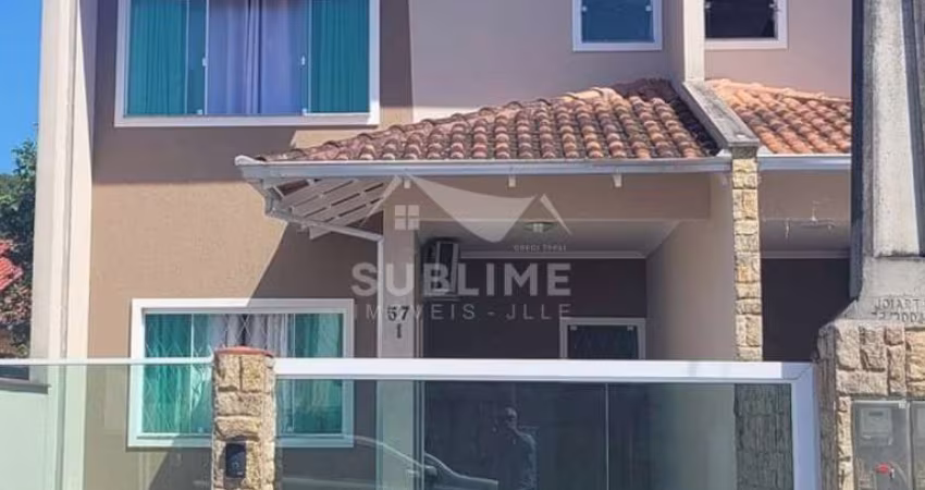 Sobrado Geminado Mobiliado no Bairro Iririú Joinville