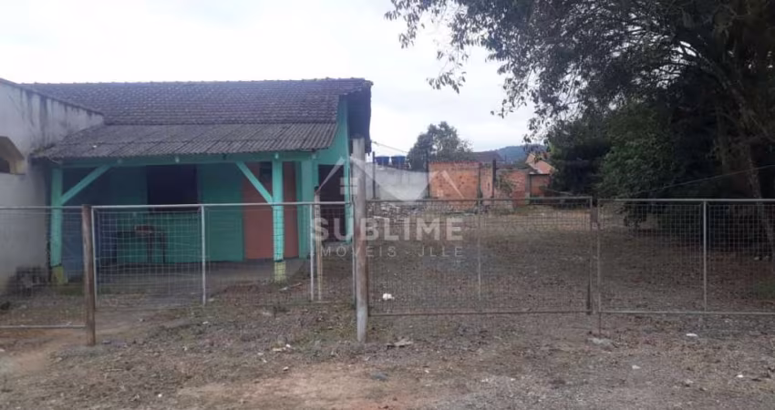 Casa no Bairro Aventureiro com 02 Quartos