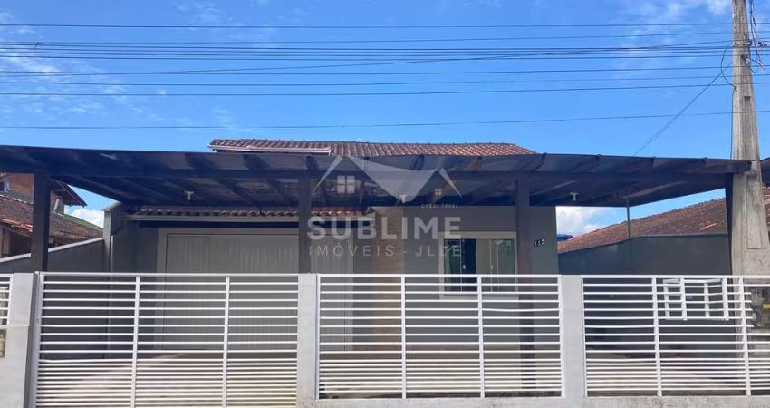 Casa Averbada no Bairro Jardim Iririú com Suíte