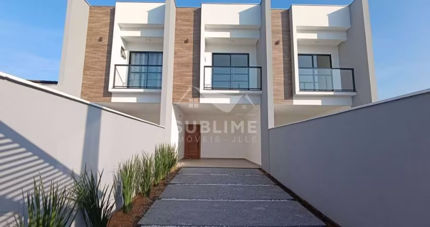 Sobrado Geminado no Bairro Vila Nova com Suíte