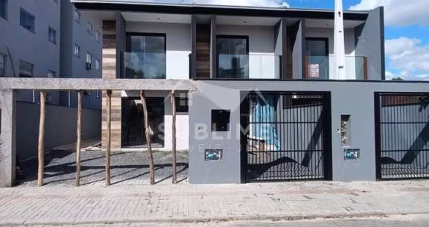 Sobrado Geminado no Bairro Bom Retiro com Suíte
