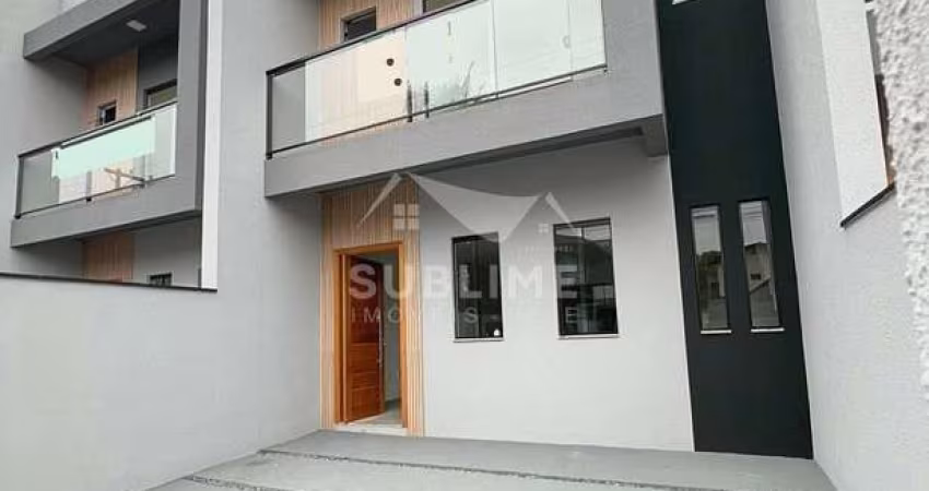 Sobrado Geminado no Bairro Costa e Silva com Suíte